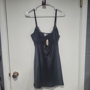 (086)NWT VICTORIA'S SECRET SATIN LACE TRIM MINI SLIP, MEDIUM